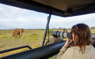 Jess-on-safari-with-camera_by_Laurence-Norah-2